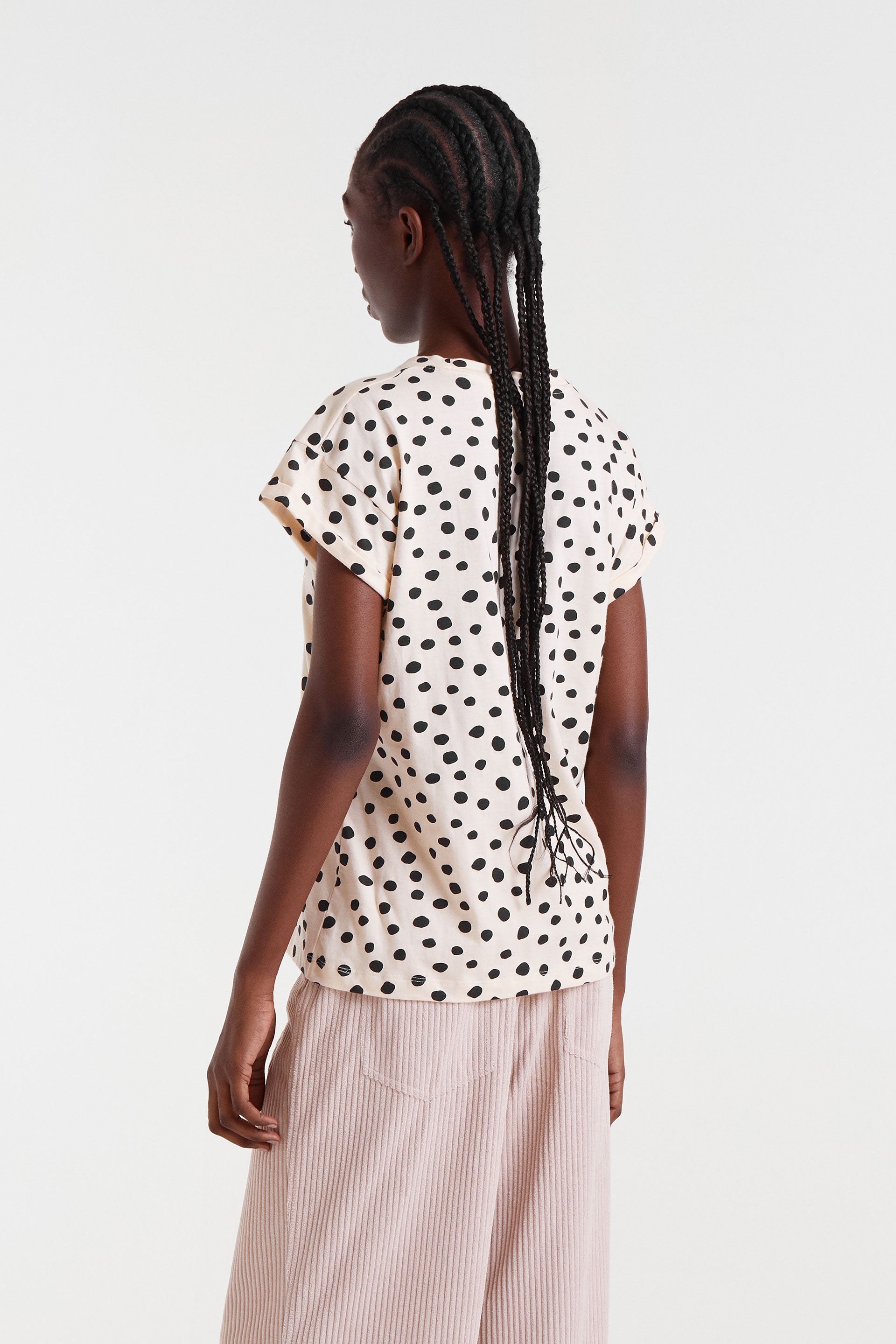 T-Shirt with Black Polca Dots