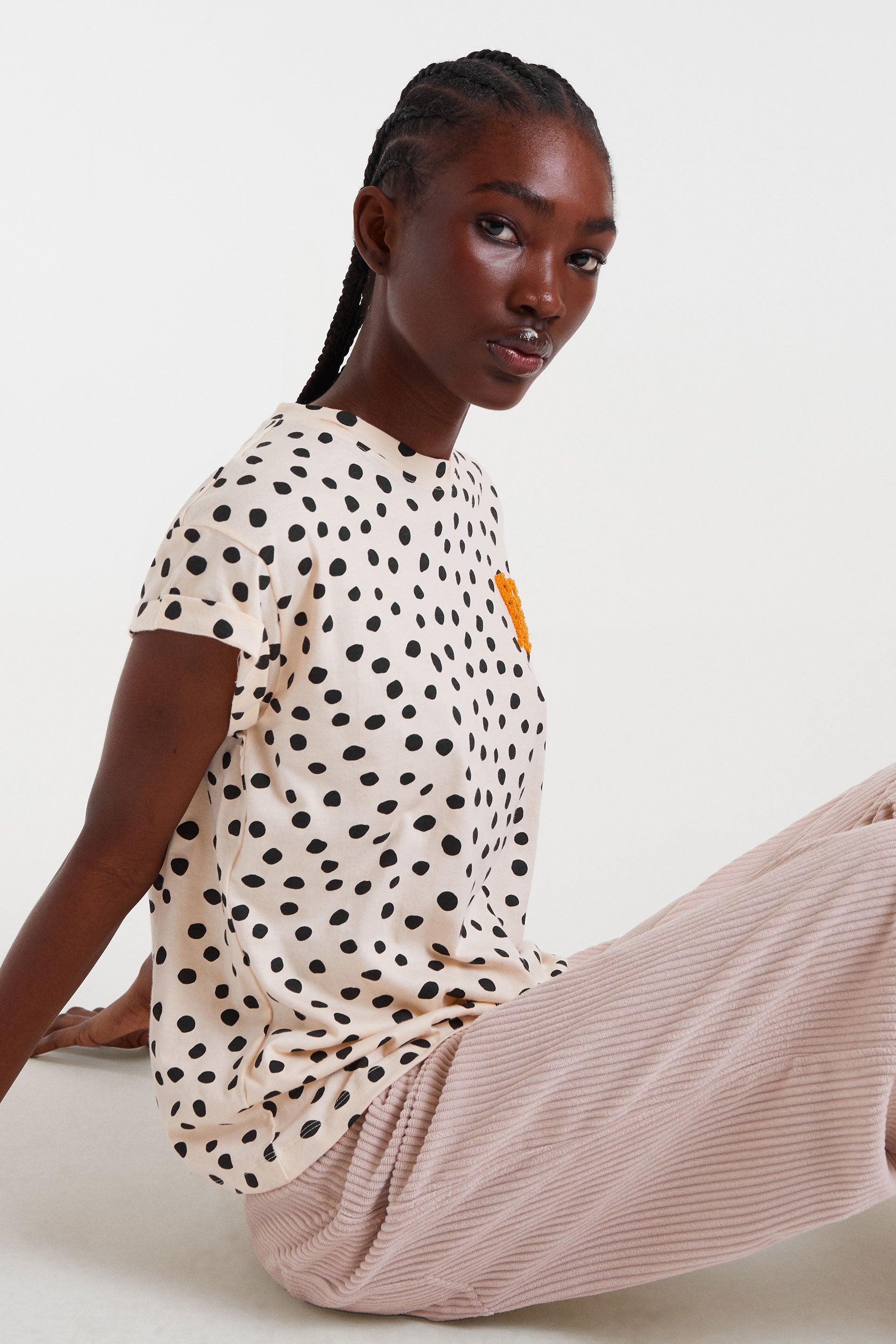 T-Shirt with Black Polca Dots