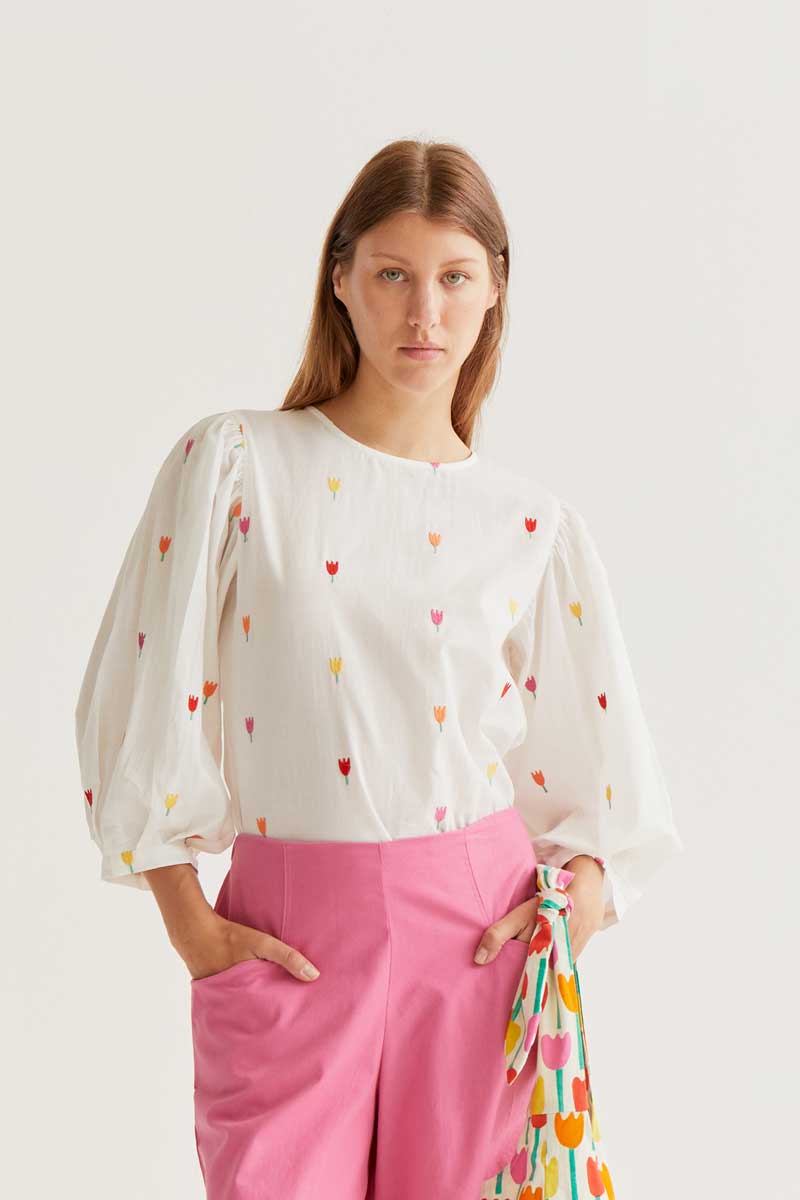 White Top with Tulips Embroidered.