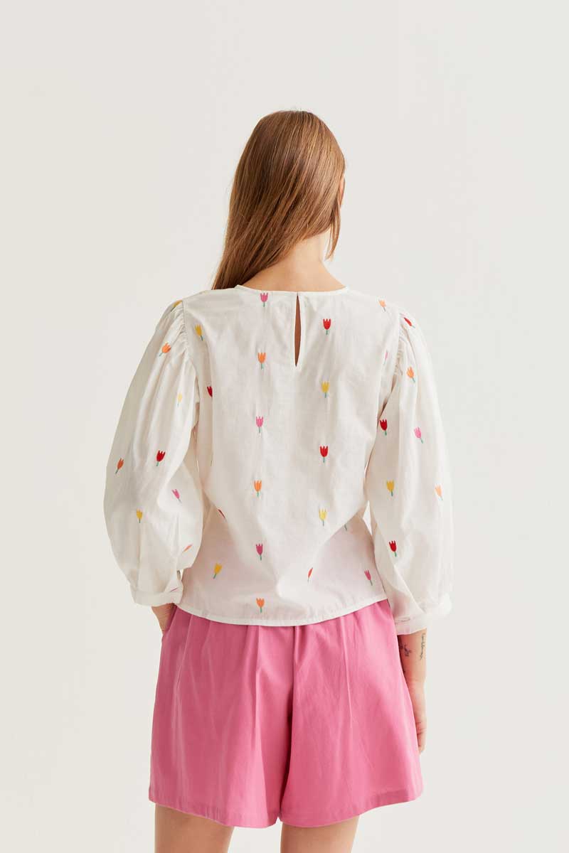 White Top with Tulips Embroidered.