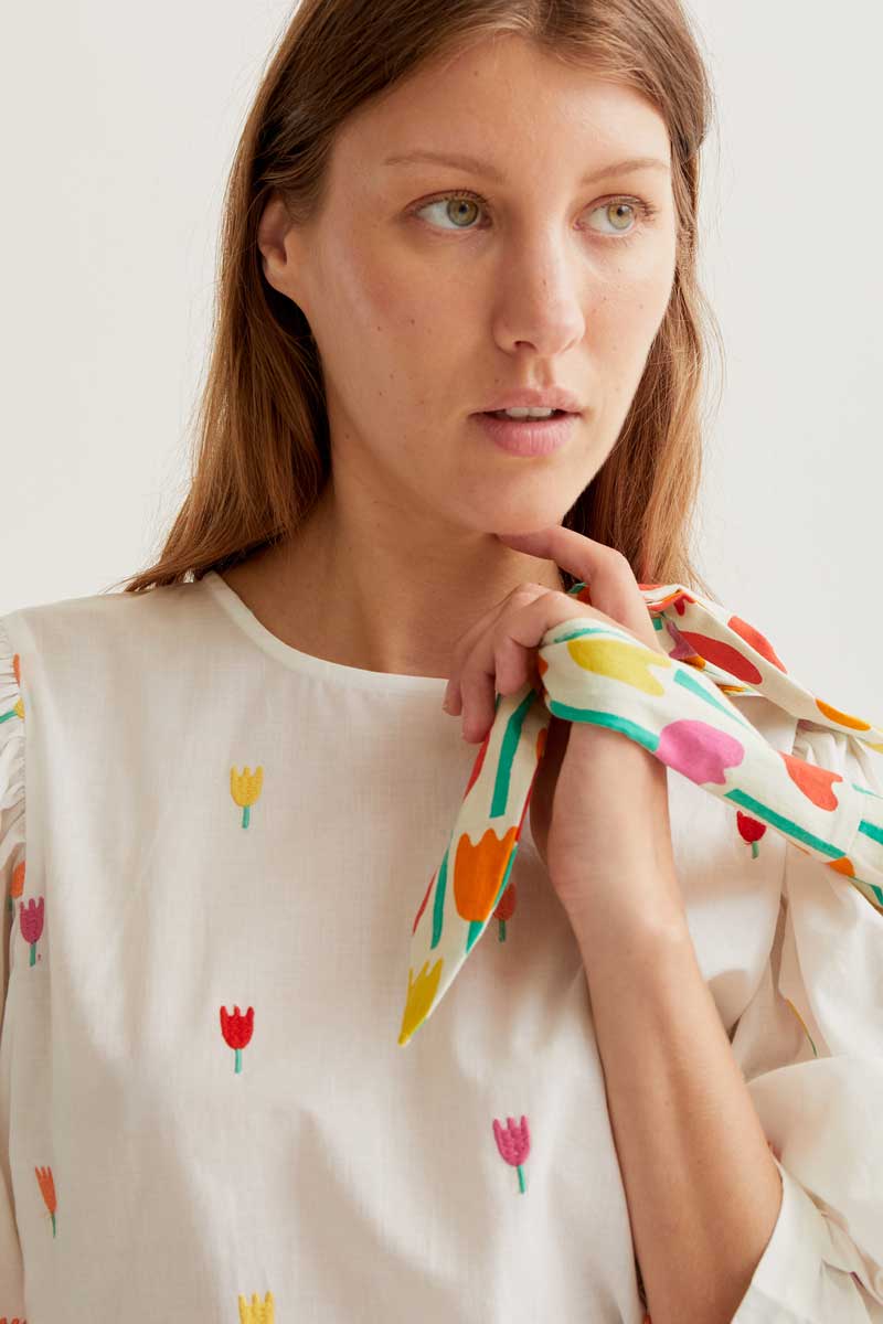 White Top with Tulips Embroidered.