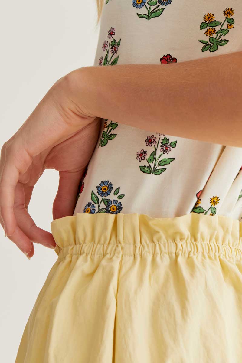 T-Shirt with Garden Flowers Print