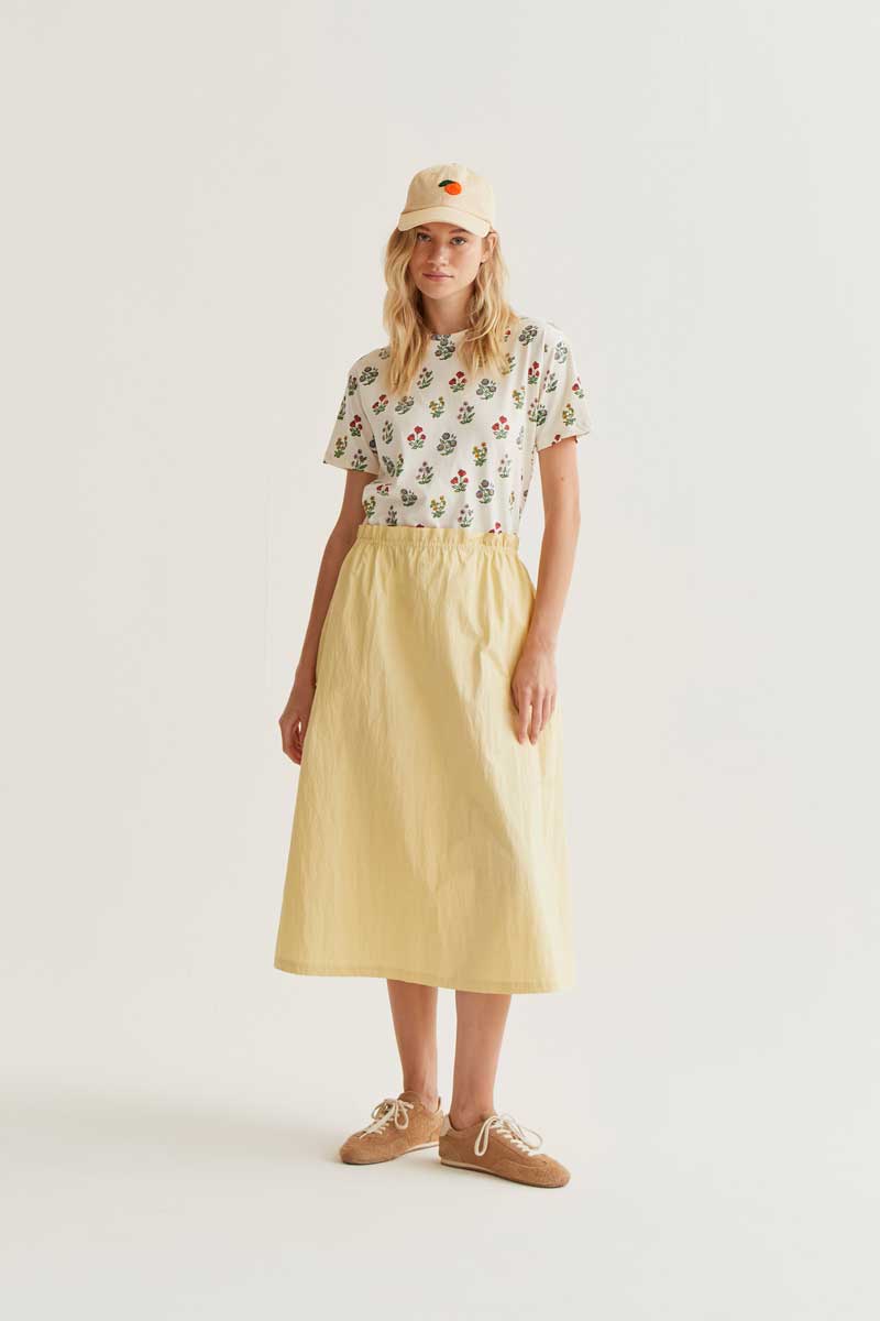 T-Shirt with Garden Flowers Print