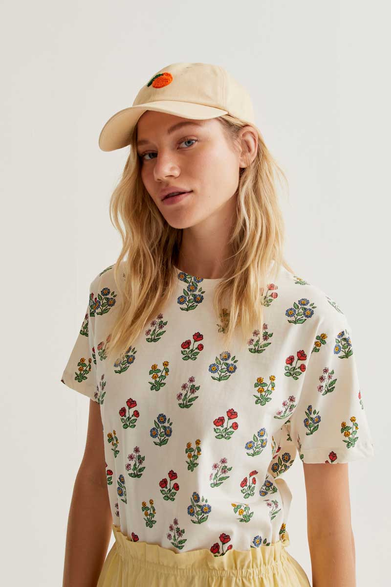 T-Shirt with Garden Flowers Print