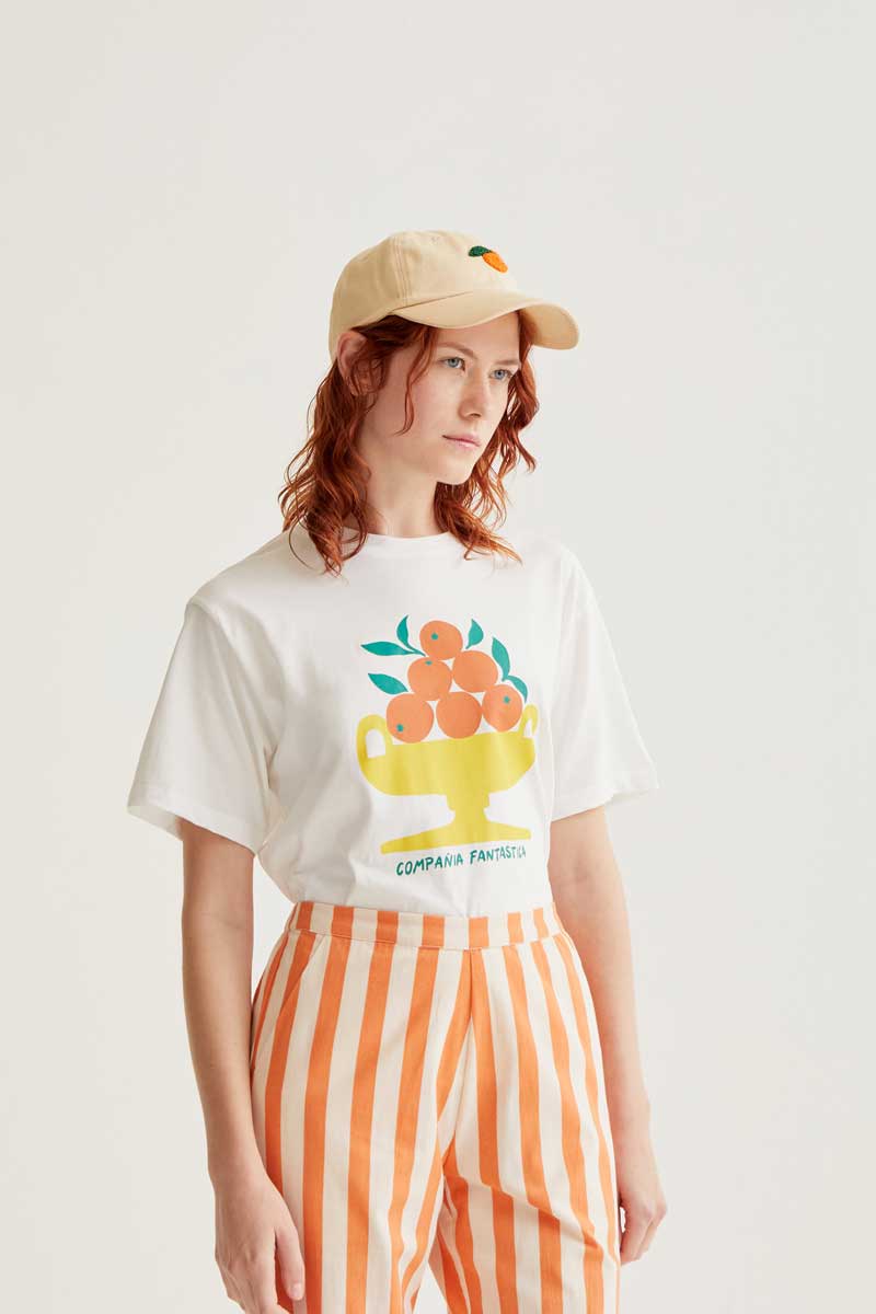 White T-shirt with Compañía Fantástica Print