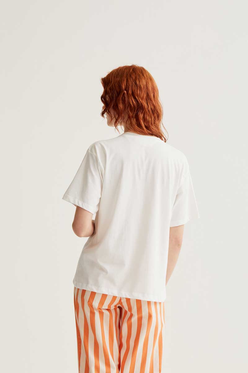White T-shirt with Compañía Fantástica Print