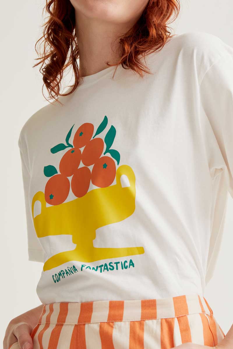 White T-shirt with Compañía Fantástica Print