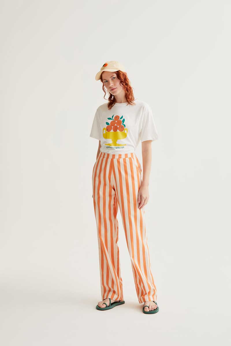 White T-shirt with Compañía Fantástica Print