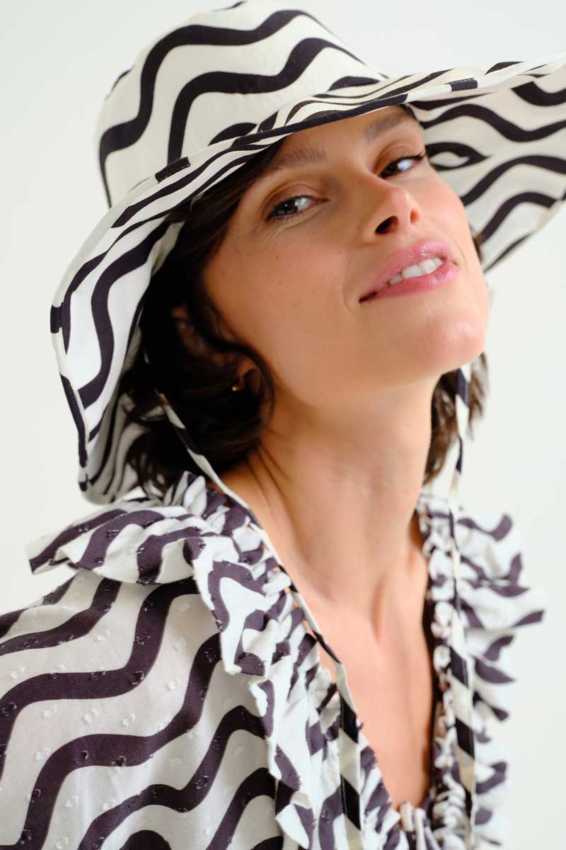 Black Wavy Stripe Hat