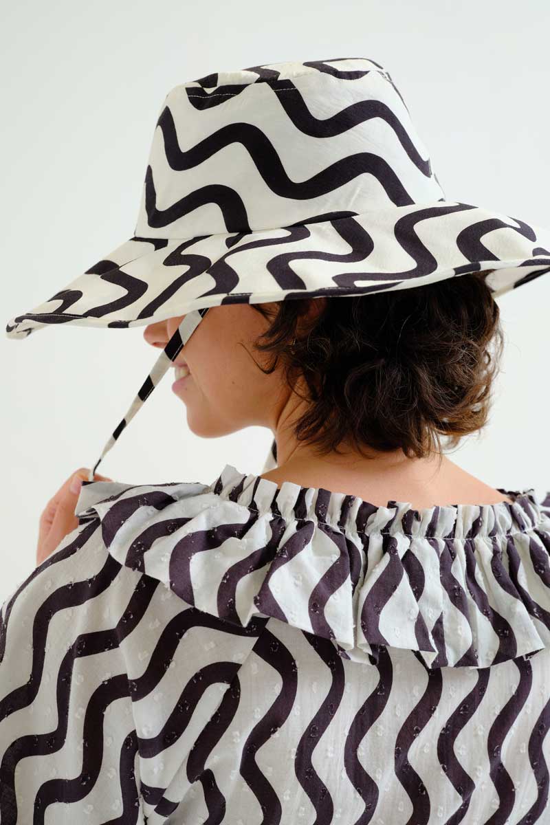 Black Wavy Stripe Hat
