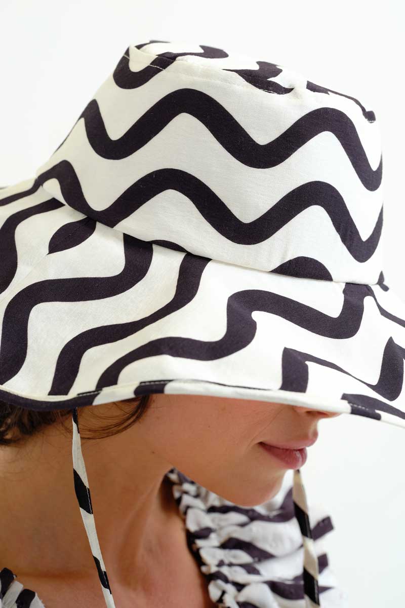 Black Wavy Stripe Hat
