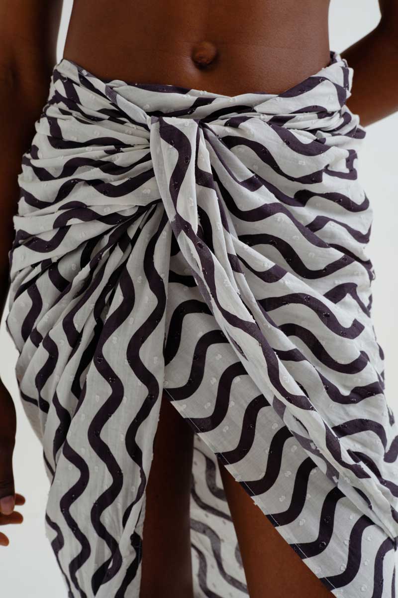 Black & White Wave Sarong