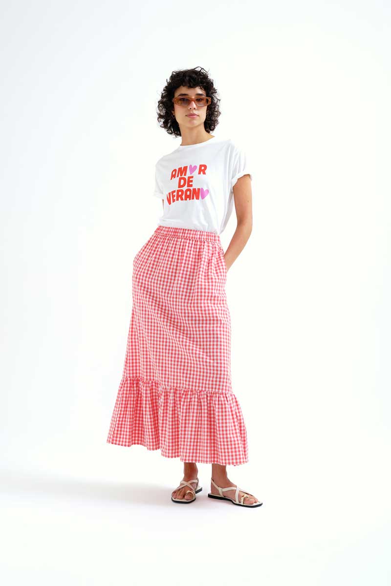 White T-shirt with "Amor de Verano" Print